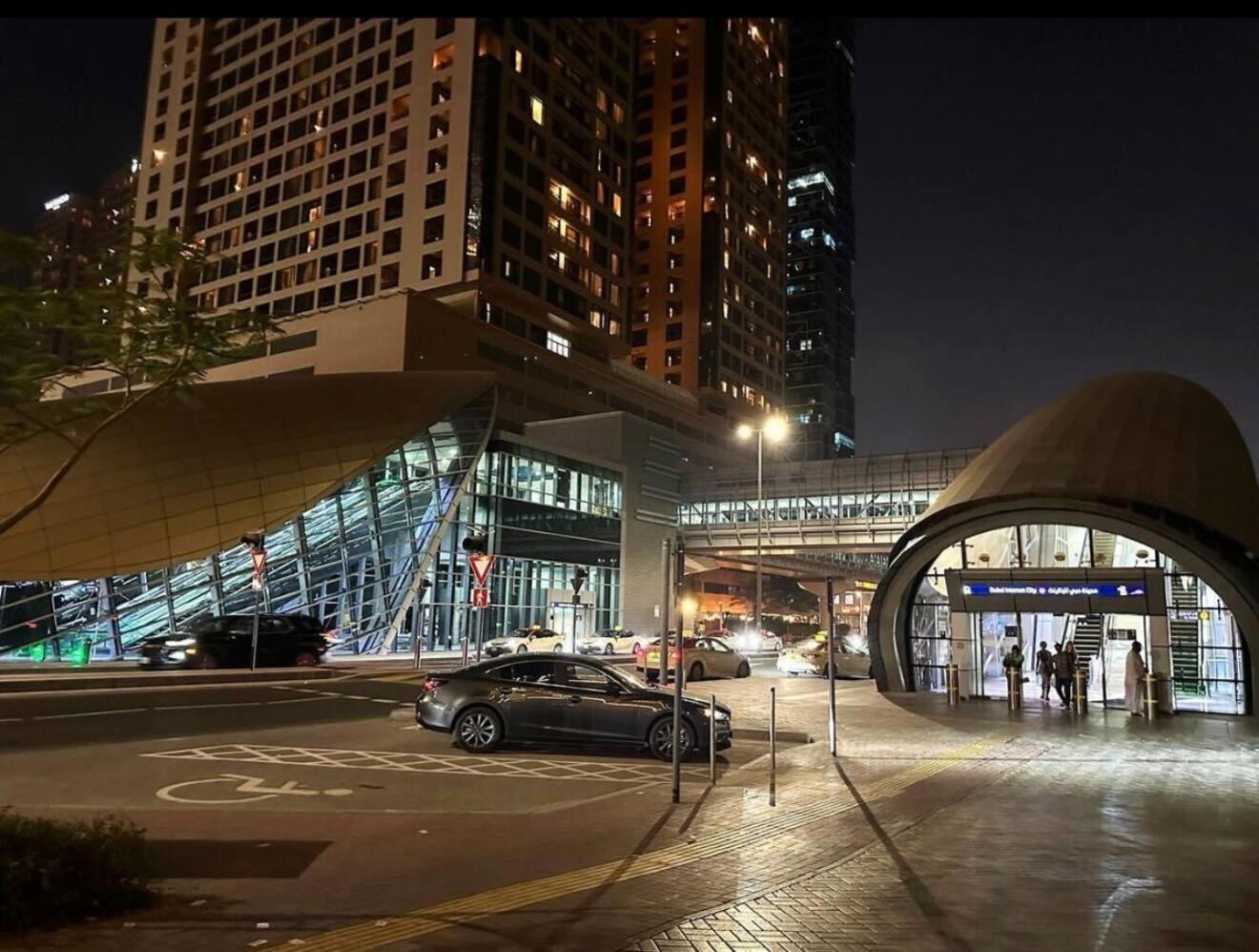 Contemporary In Barsha Heights Tecom Near Icm Metro Homestay
