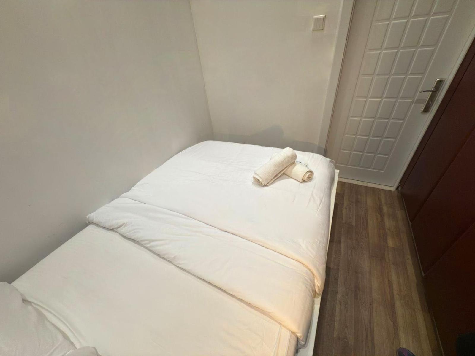 Contemporary In Barsha Heights Tecom Near Icm Metro Homestay Dubai
