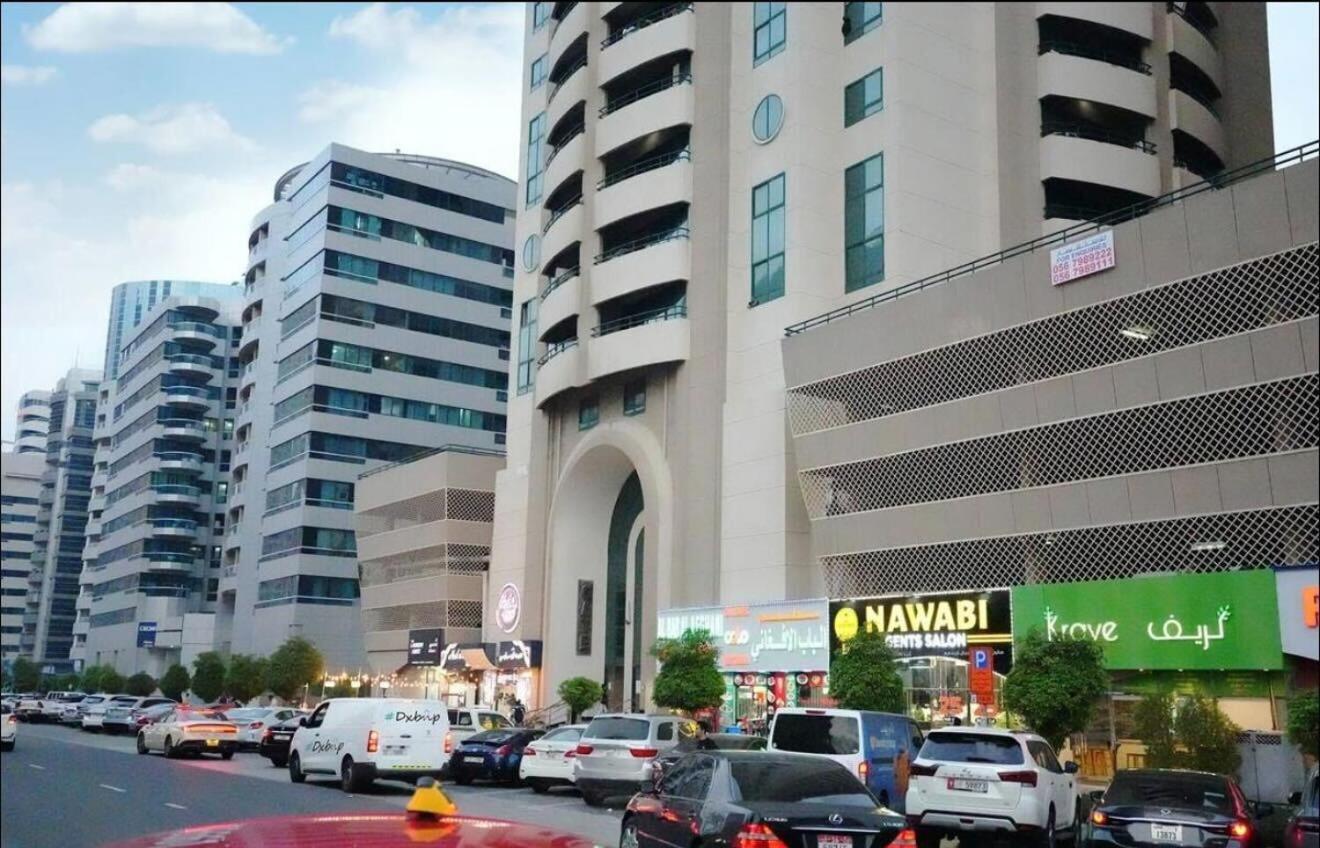 Contemporary In Barsha Heights Tecom Near Icm Metro Homestay *