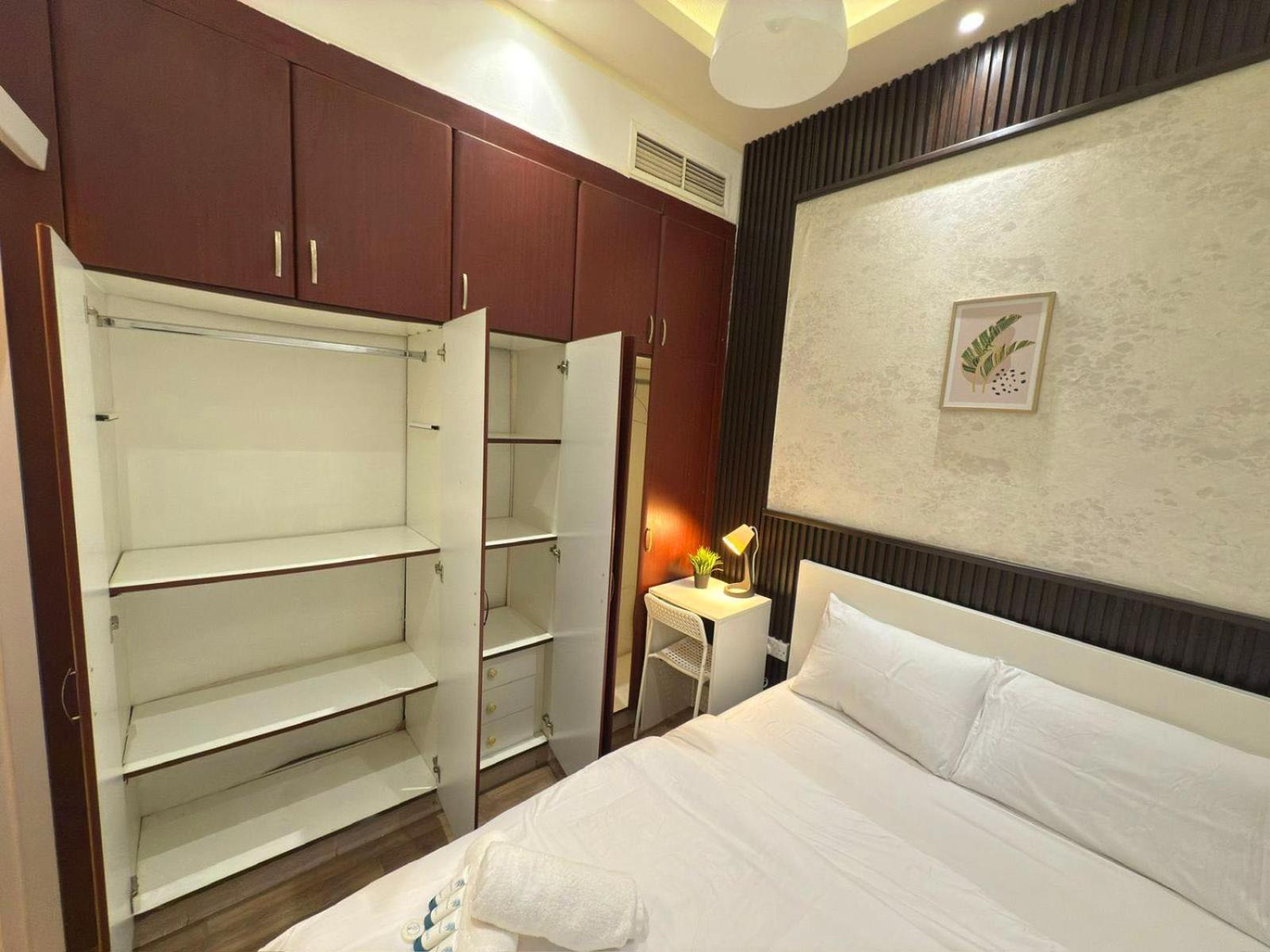Homestay Contemporary In Barsha Heights Tecom Near Icm Metro Dubai